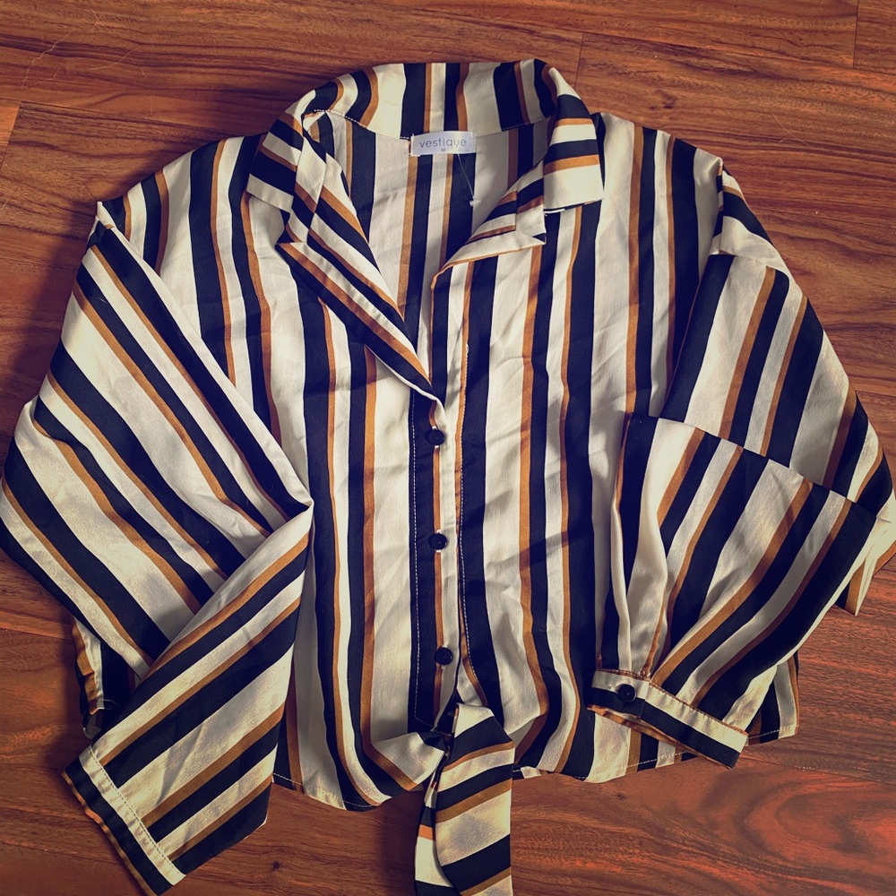 black and gold stripped button up crop